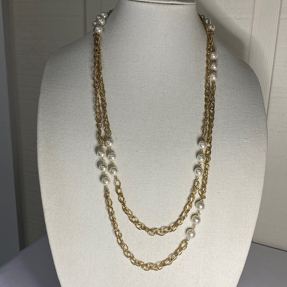Long Goldtone chain station pearl bead necklace - Picture 3 of 8